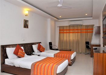 Dwarka Palace Samalkha Buitenkant foto